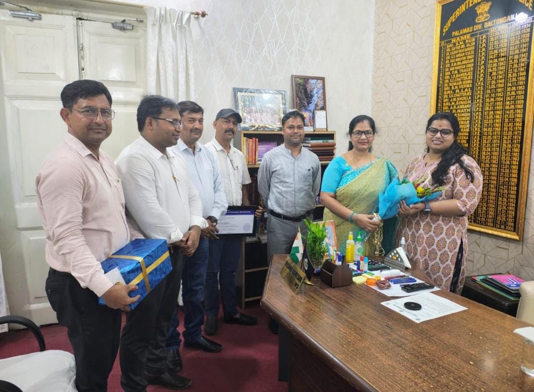 एसपी पलामू रीष्मा रमेशन बनीं लायंस क्लब ऑफ मेदिनीनगर की मानद सदस्य