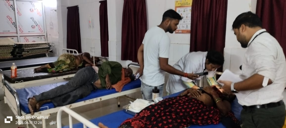 सीताचूइया घाटी में सवारी लदे टेंपो के पलटने से आधा दर्जन लोग घायल, एक महिला की हालत गंभीर