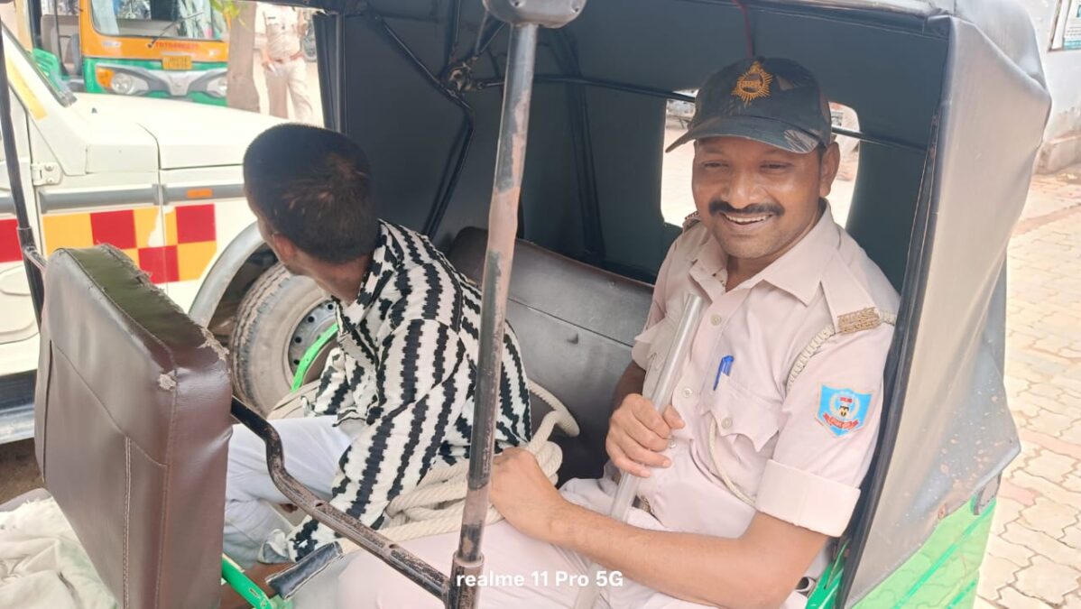 डालटनगंज रेलवे स्टेशन से मोबाइल चोर गिरफ्तार