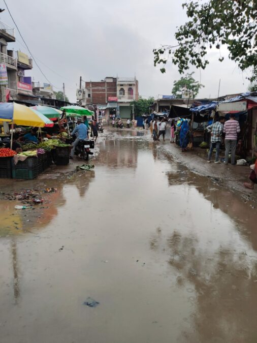बारिश शुरू होते ही कांडी मुख्य बाजार की सड़कें बनीं जलमग्न, जनजीवन प्रभावित