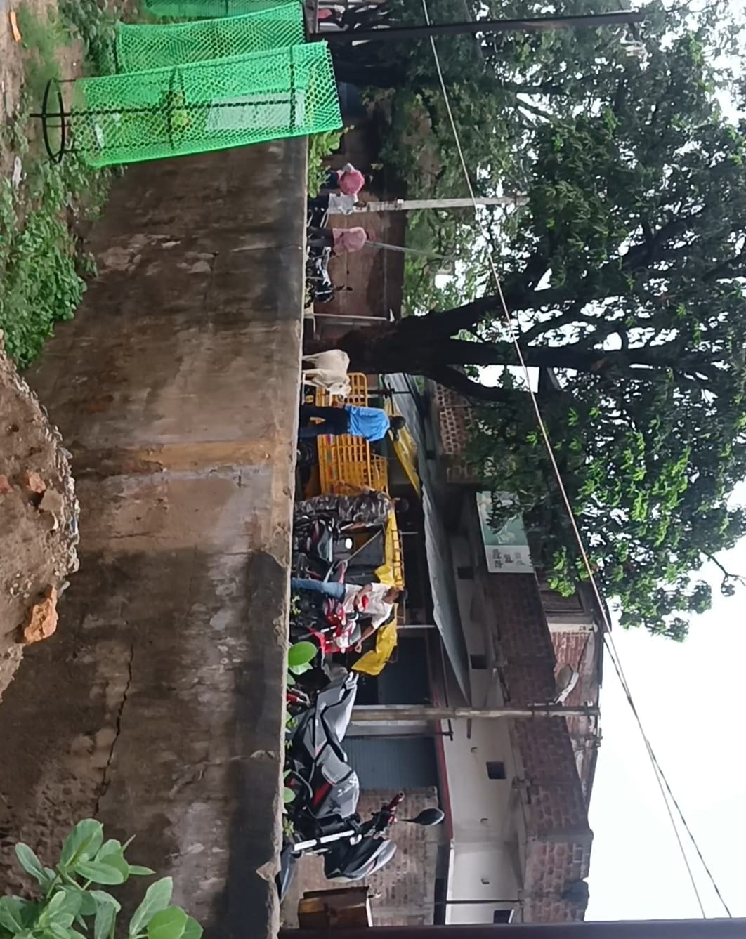 मझिआंव सीओ का बवाल: पैसे की वापसी मांगने पर रैयतों को सड़क पर दौड़ा कर पीटा