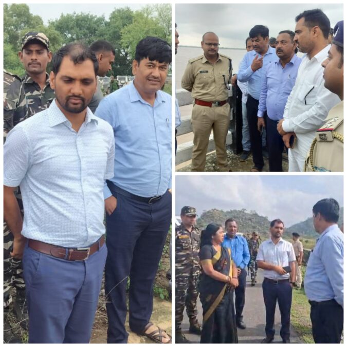 बाढ़ संभावित क्षेत्रों और नगर शिकायतों पर डीसी-एसपी का मझिआंव कांडी में संयुक्त निरीक्षण, दिए आवश्यक निर्देश