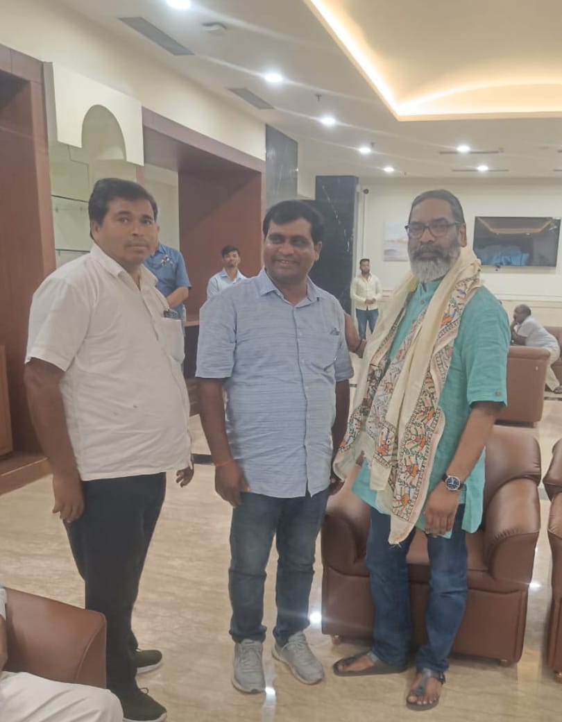 मुख्यमंत्री से मिलकर शिबू सोरेन के स्वास्थ्य की जानकारी ली वीरेंद्र साव ने दिल्ली में भर्ती हैं दिशोम गुरु, हालत में सुधार