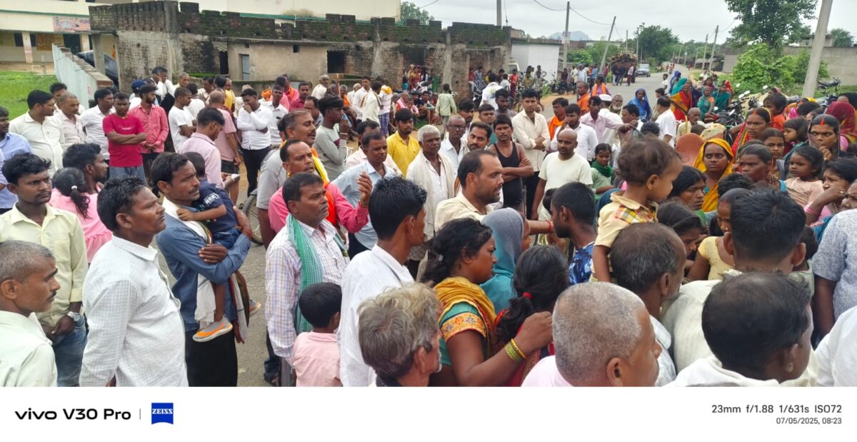 मुंबई में इलाज के दौरान सोनपुरवा निवासी की मौत, शव पहुंचते ही गांव में पसरा मातम,परिजनों का रो-रो कर बुरा हाल, बड़ी संख्या में लोग पहुंचे अंतिम विदाई देने