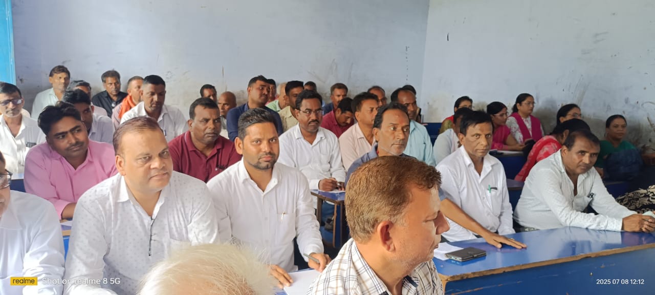 अधौरा में प्रधानाध्यापकों की समीक्षा बैठक, बीईईओ ने दिए विभागीय निर्देश