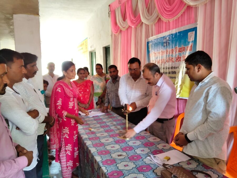 राजकीय कन्या मध्य विद्यालय में दिव्यांग शिविर का आयोजन, छात्रों को मिले उपकरण