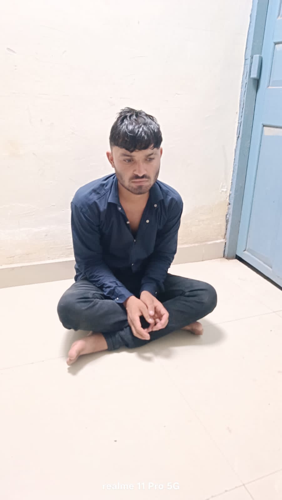 महाराष्ट्र का युवक अस्पताल पुलिस चौकी के छत से खुद कर भागने का किया प्रयास।