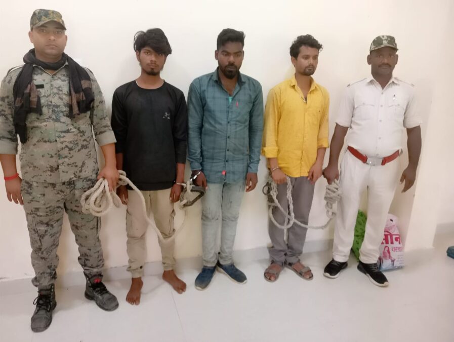 पुलिस के साथ अभद्र व्यवहार करने वाले तीन लोगों के विरुद्ध थाना प्रभारी ने लिया सख्त एक्शन, भेजे गये जेल