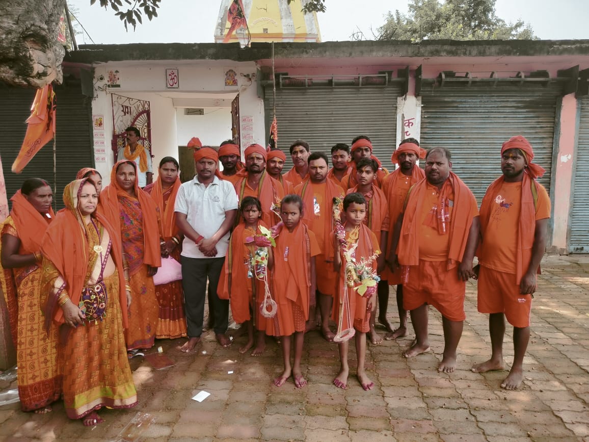 कांडी सेमौरा के कांवड़िए रवाना, मुखिया सुबोध कुमार वर्मा ने दी मंगलकामनाओं संग विदाई
