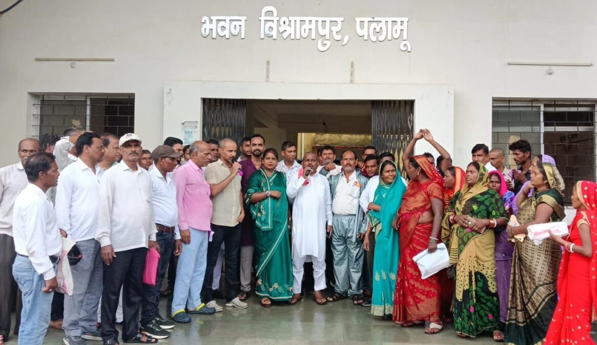 त्रिस्तरीय पंचायत प्रतिनिधि संघर्ष मोर्चा ने छः सूत्री मांगों के समर्थन में दिया एक दिवसीय धारणा