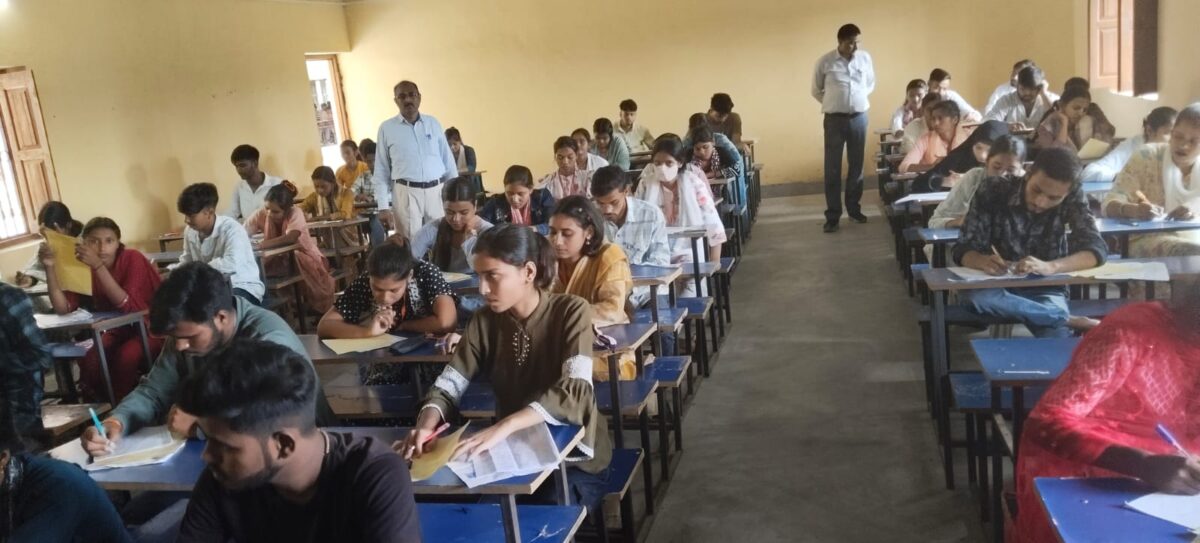 बीए के तीनों संकायों की परीक्षाएं शुरू, शांतिपूर्ण माहौल में हुआ आयोजन