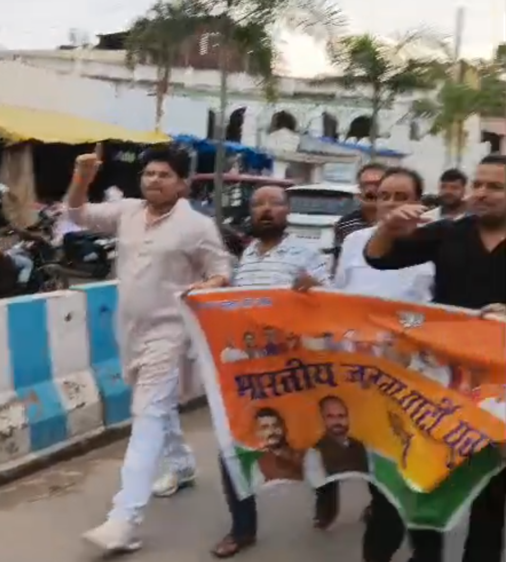 भाजयुमो ने मुख्यमंत्री का पुतला फूंका