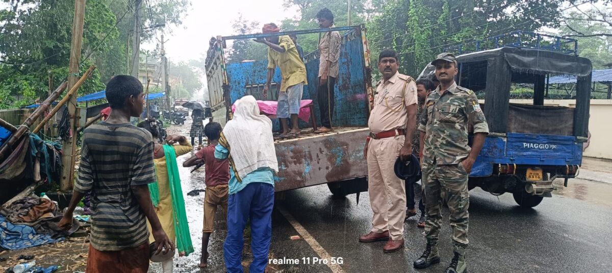 शहर थाना की पुलिस ने पेश की मानवता की मिसाल,निजी खर्च से वृद्ध गरीब व्यक्ति का कराया दाह संस्कार