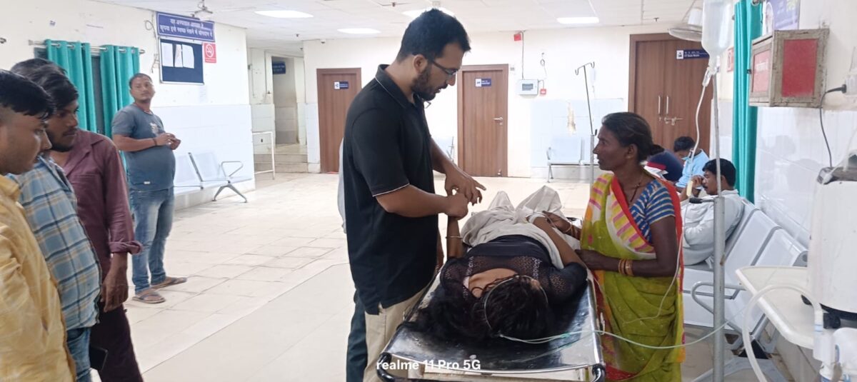 दुपट्टा से युवती का दवा गला हालत गंभीर