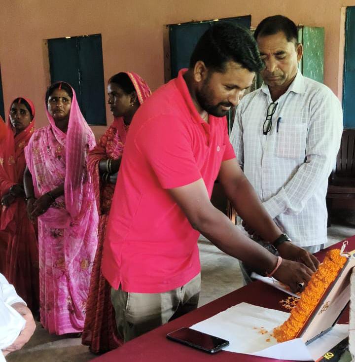 दिशोम गुरु शिबू सोरेन के निधन पर तेनार पंचायत में श्रद्धांजलि सभा