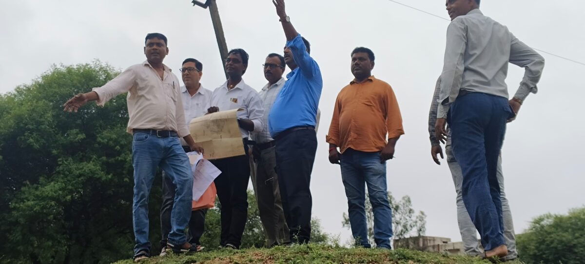 सरकारी भूमि पर अतिक्रमण, सीओ ने दिया 24 घंटे में खाली करने का आदेश