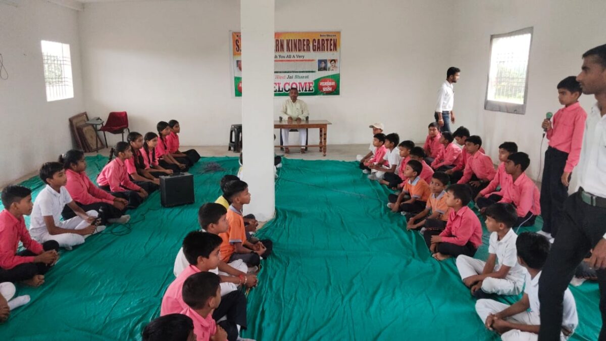 एस.जी.एन. मॉर्डन किंडर गार्टन में स्वतंत्रता संघर्ष विषयक प्रतियोगिता संपन्न