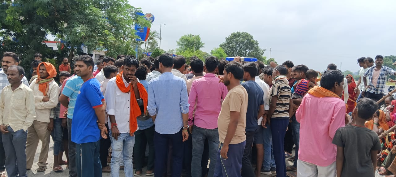 गुजरात में रोजी-रोटी की तलाश में गए युवक की संदिग्ध मौत, शव पहुंचते ही गोंदा गांव में मातम