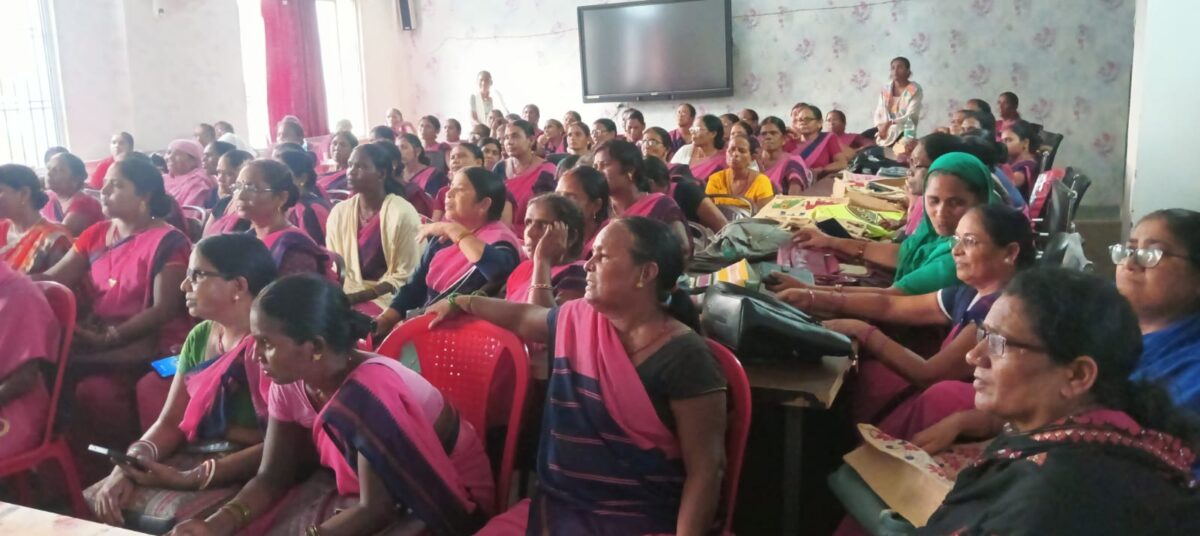 मझिआंव व बरडीहा प्रखंड की 105 सेविकाओं को मिला पोषण ट्रैकर का प्रशिक्षण