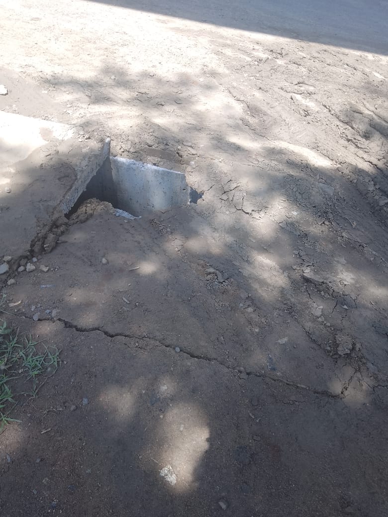 मेराल बस स्टैंड पर बन रहे फ्लाईओवर के नीचे नाली निर्माण में घोर अनियमितता, झामुमो ने जताई नाराजगी