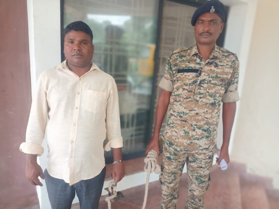 बाल श्रम और मानव तस्करी का आरोपी वाराणसी एयरपोर्ट से गिरफ्तार, भेजा गया जेल