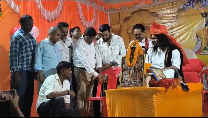 रामकथा प्रवचन का हुआ भव्य शुभारंभ, श्रद्धालुओं ने लिया संगीतमय कथा का आनंद