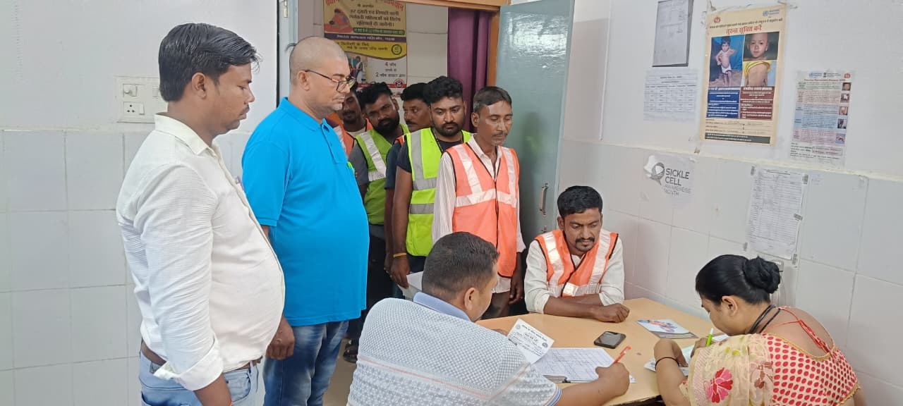 मझिआंव में नगर पंचायत सफाई कर्मियों की हुई स्वास्थ्य जांच