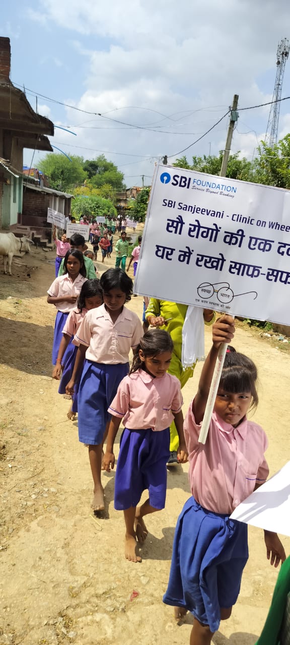 शिवपुर में एसबीआई संजीवनी क्लिनिक ऑन व्हील्स द्वारा स्वच्छता जागरूकता अभियान आयोजित