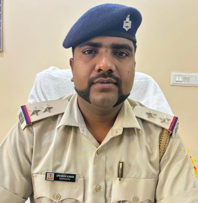 दुर्गापूजा को लेकर थाना प्रभारी की बस चालकों को चेतावनी, ट्रैफिक नियमों का पालन जरूरी