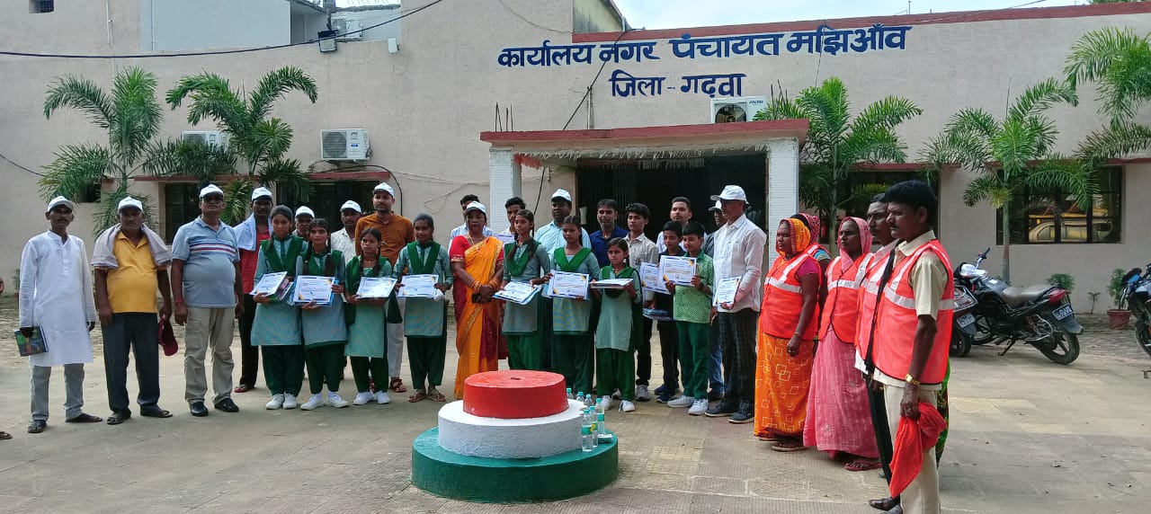 गांधी जयंति पर कर्मचारियों एवं पदाधिकारीयों को किया गया सम्मानित