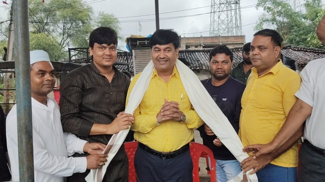 मेराल में गंगा-जमुनी तहजीब की मिसाल, दशहरा विसर्जन पर रहनुमा सोसायटी ने श्रद्धालुओं को कराया जलपान