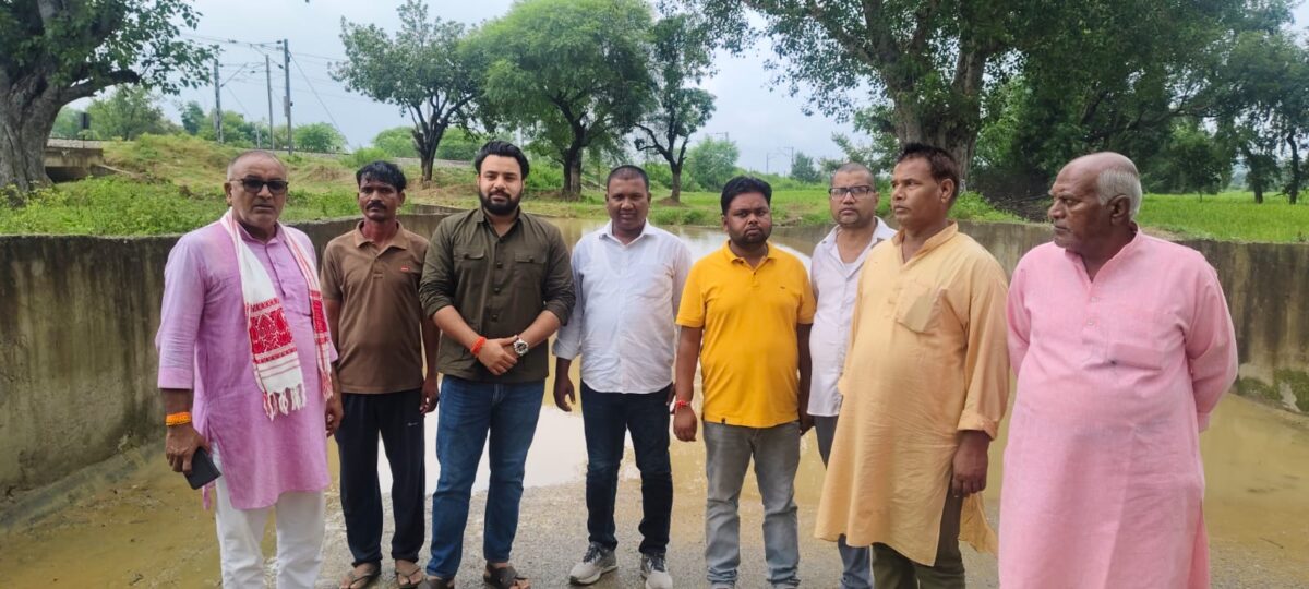 अंडरपास में जलभराव से आवागमन बाधित, झामुमो ने की जलनिकासी की मांग