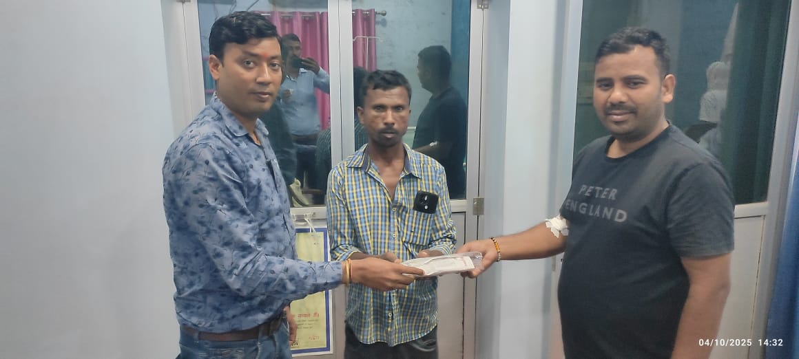 एसपी के निर्देश पर पुलिस जवान अरकेश कुमार ने थैलेसीमिया बीमारी से जूझ रहे बच्चे के लिए किया रक्तदान