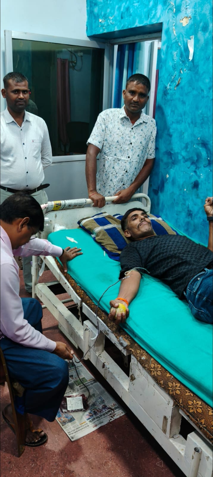 एसपी के निर्देश पर पुलिस जवान मिथिलेश कुमार तिवारी ने बच्ची के लिए किया रक्तदान