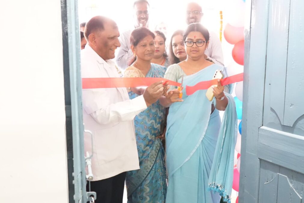 एमएमसीएच परिसर में डीसी ने पलाश दीदी कैफे का किया उद्घाटन