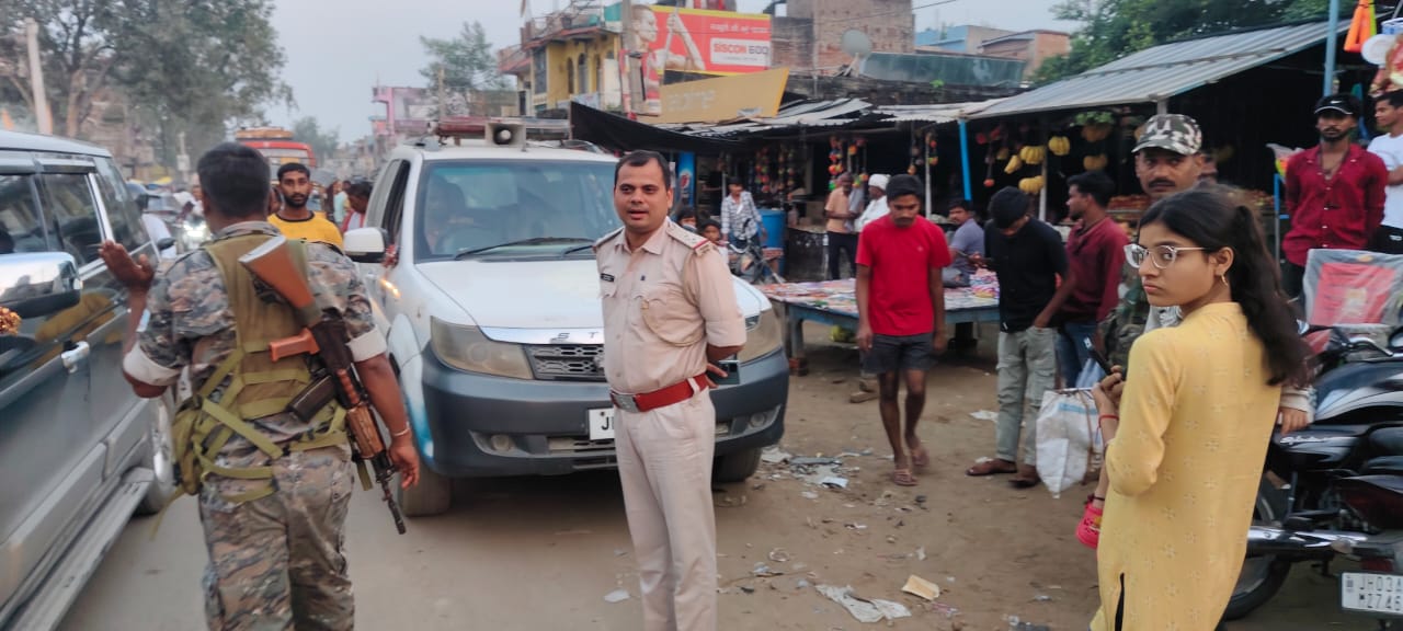 धनतेरस पर बाजारों में उमड़ी भीड़, स्थानीय उत्पादों की रही मांग, रमना-बंशीधर नगर में रौनक, बरडीहा में छात्रा की आत्महत्या से माहौल गमगीन