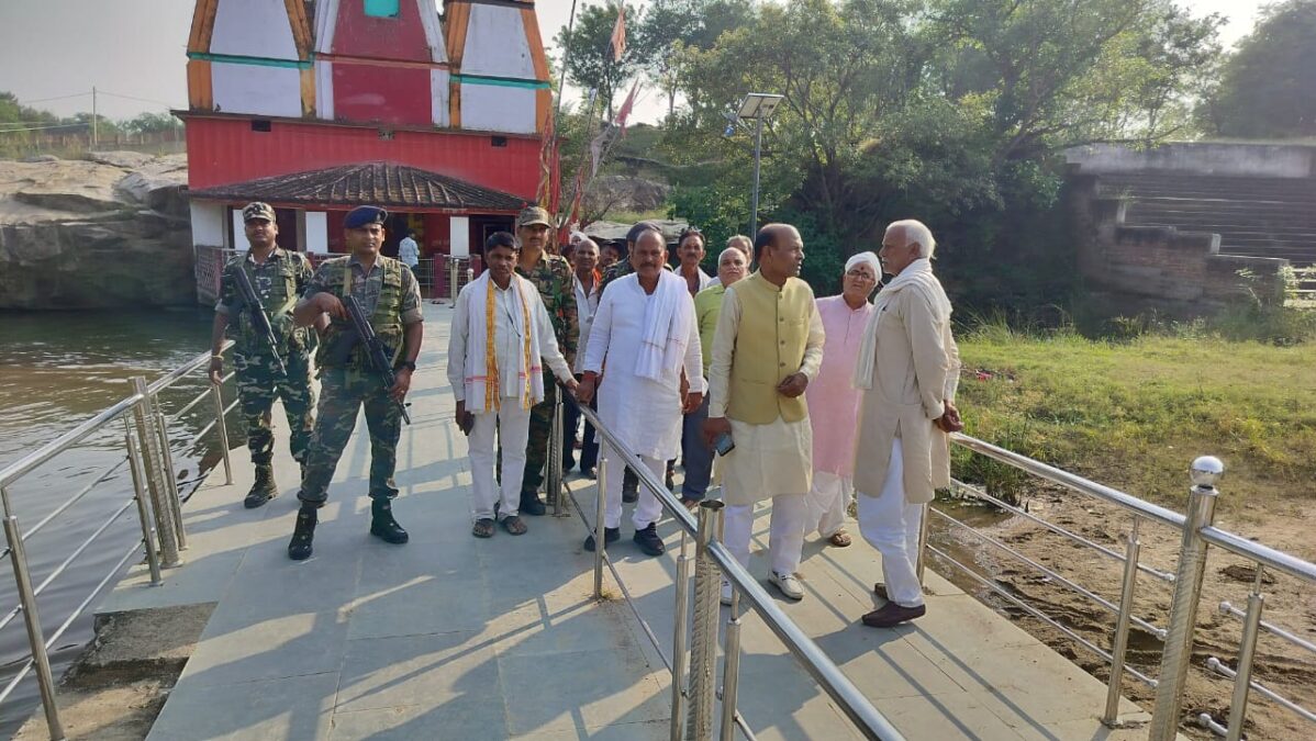 सतबहिनी झरना तीर्थ स्थल का निरीक्षण, छठ महापर्व को लेकर विधायक ने दिए निर्देश