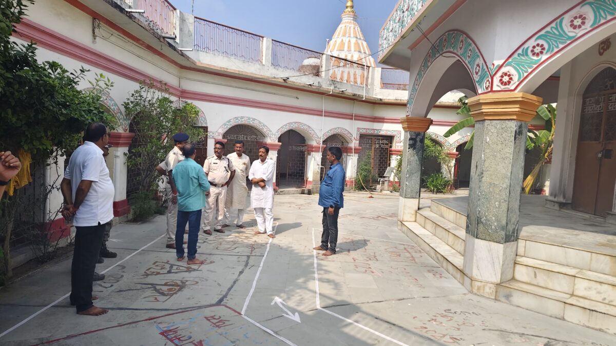 बंशीधर नगर: छठ पूजा को लेकर एसडीपीओ ने सूर्य मंदिर का किया निरीक्षण