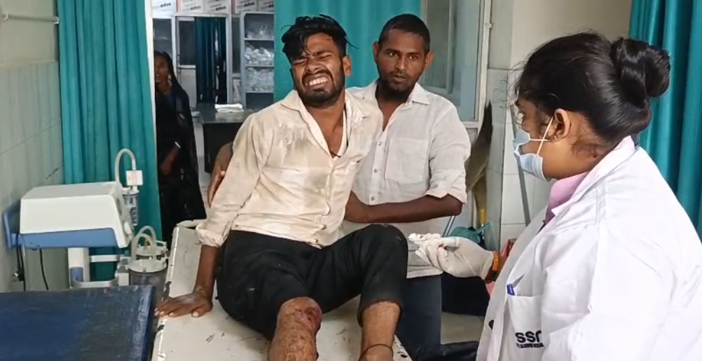 बाइक पर सवार होकर मजदूरी करने जा रहे तीन मजदूर घायल