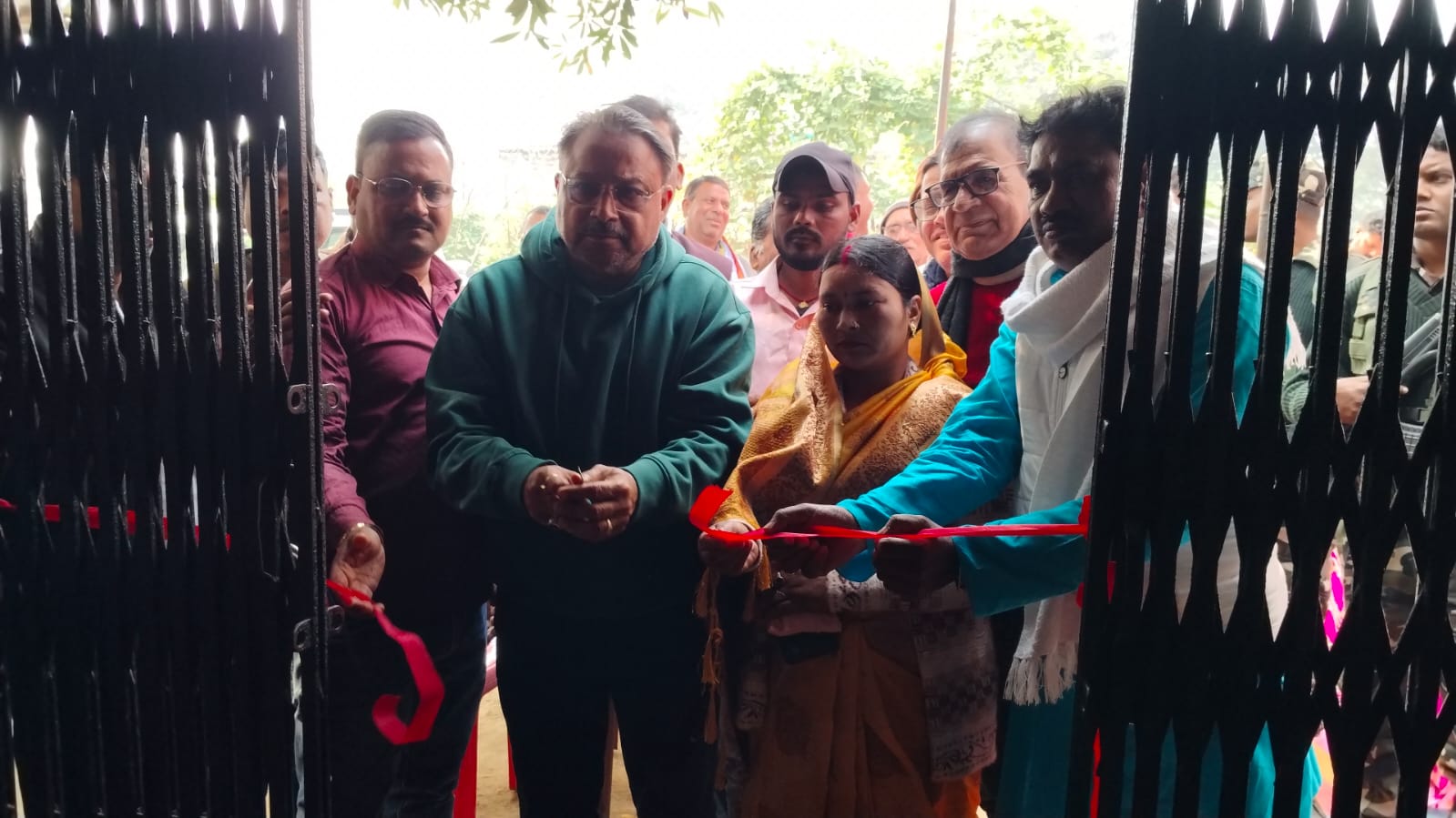 बंशीधर नगर के हलिवन्ता पैक्स में धान अधिप्राप्ति केंद्र का शुभारंभ, किसानों को मिलेगी बड़ी राहत