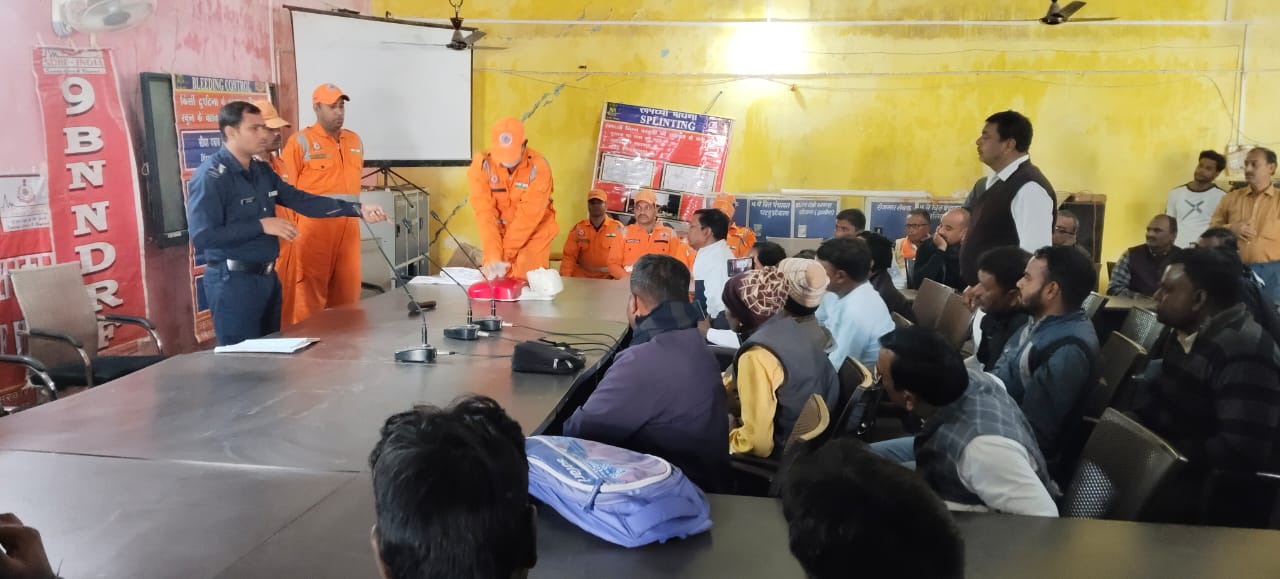 कांडी में एनडीआरएफ ने दिया लाइफ सेविंग स्किल का प्रशिक्षण