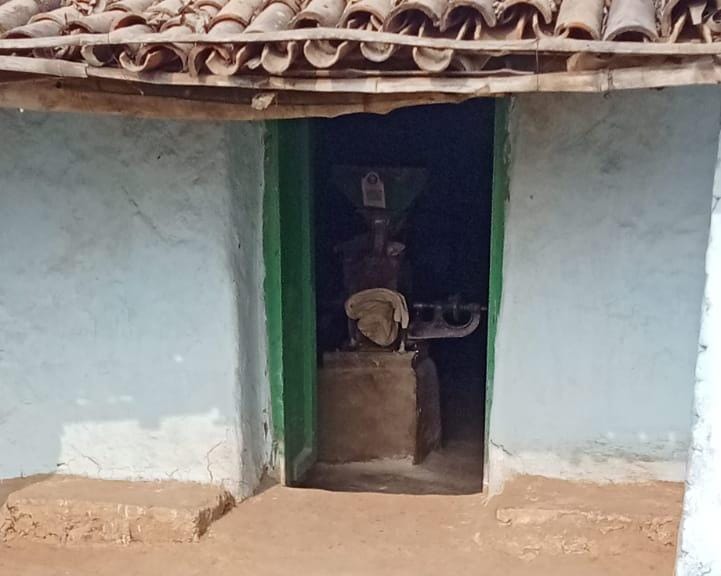 अज्ञात चोरों ने आटा मिल में चोरी की घटना को दिया अंजाम