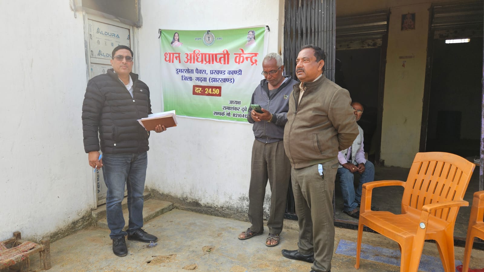 कांडी में पैक्स धान अधिप्राप्ति केंद्रों का बीडीओ ने किया निरीक्षण