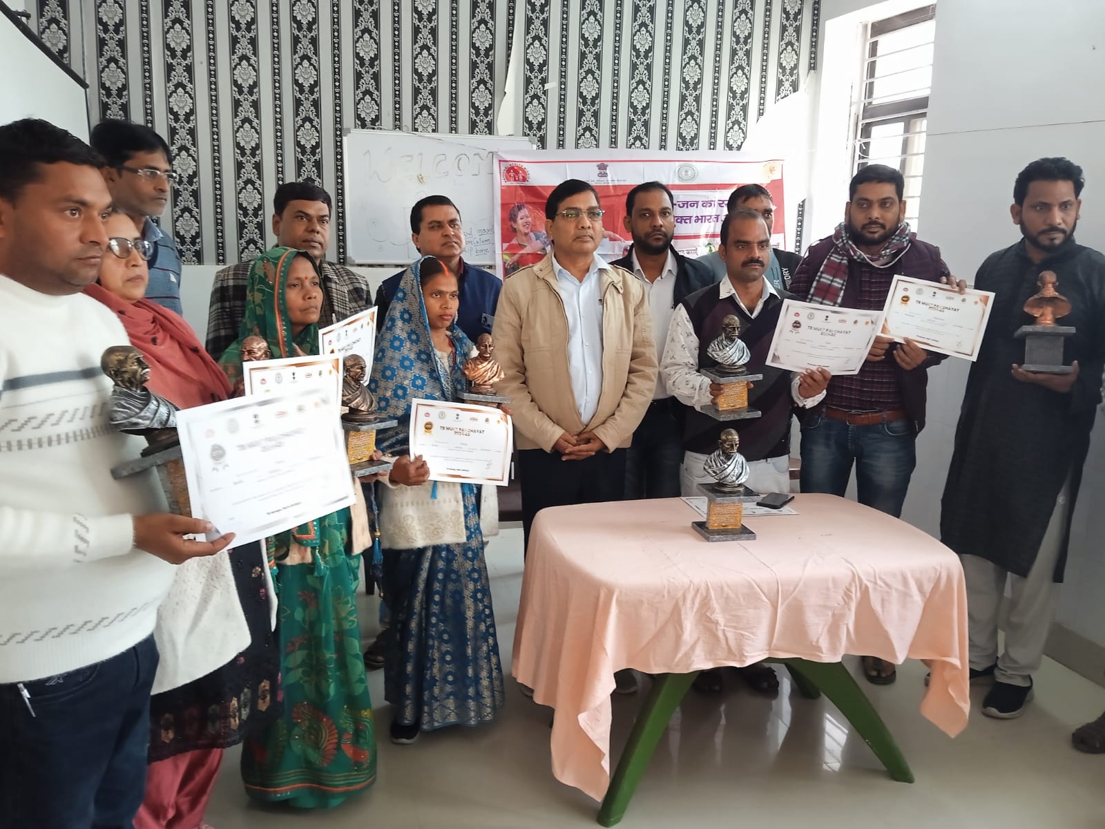 मझिआंव में आठ पंचायतों को टीवी मुक्त होने का प्रमाण पत्र प्रदान