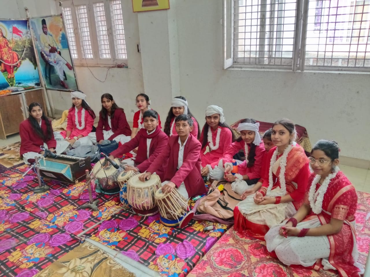 हमीदगंज सरस्वती शिशु विद्या मंदिर में विजय दिवस मनाया गया