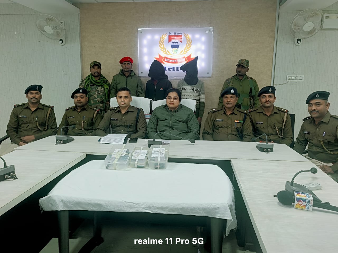 हैदरनगर थाना क्षेत्र में मारपीट व लूटकांड का सफल उद्भेदन, दो अभियुक्त गिरफ्तार, हथियार व लूटा गया मोबाइल बरामद