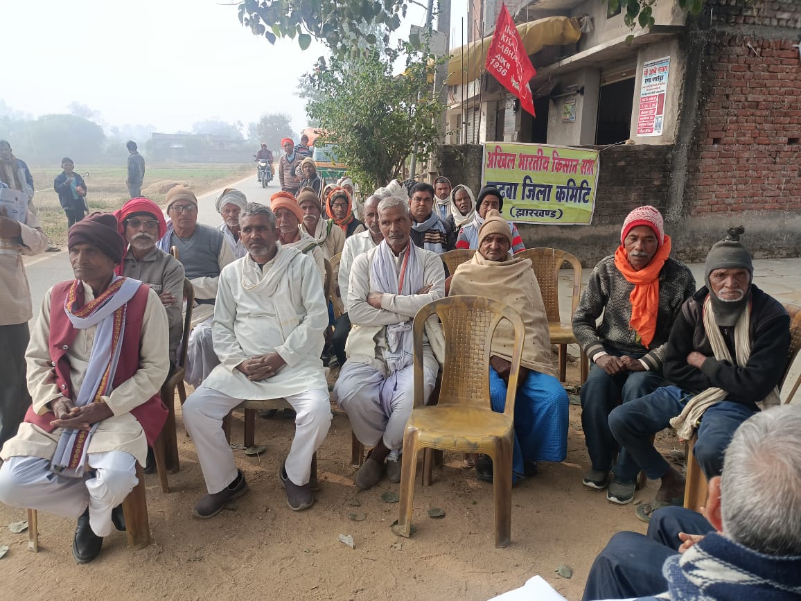 पिंडरिया में अखिल भारतीय किसान सभा की ग्रामीण सभा, किसानों से एकजुट होकर आंदोलन करने की अपील