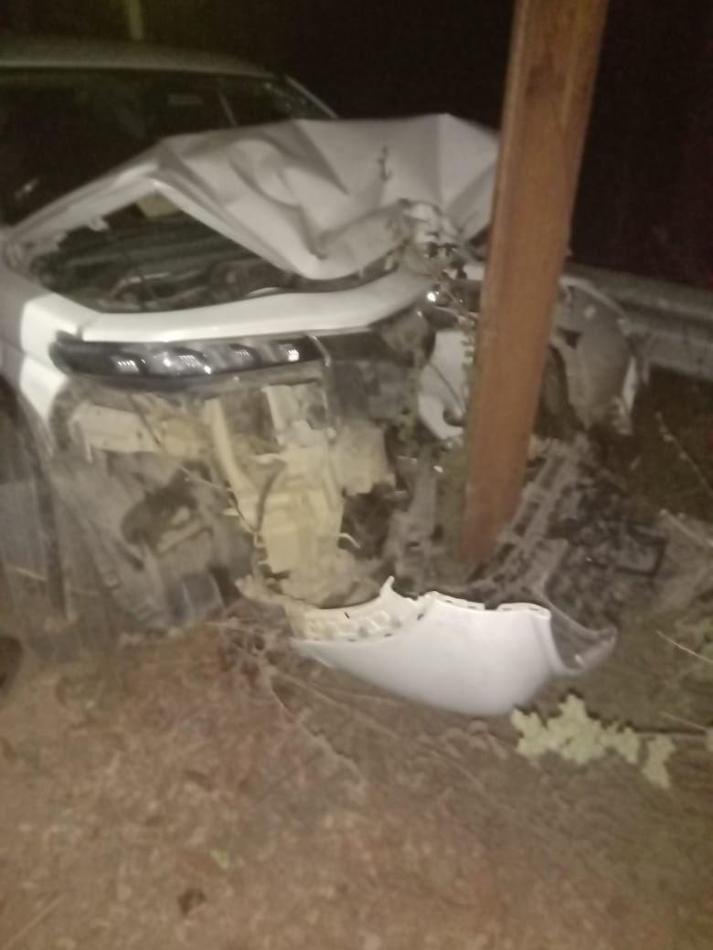 सड़क हादसा: कांडी–मझिआंव मुख्य सड़क पर कार बिजली पोल से टकराई, एक गंभीर घायल