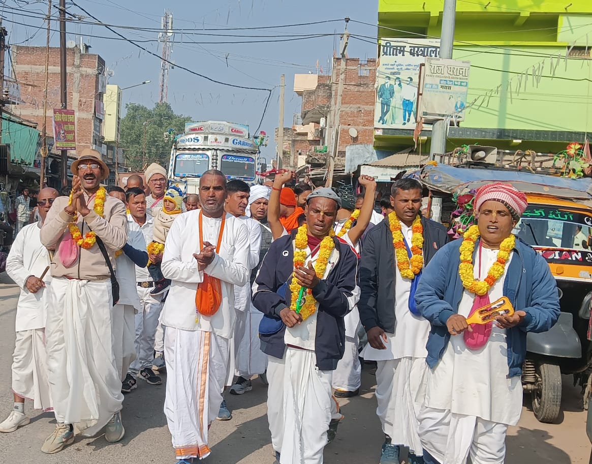 मझिआंव में दो दिवसीय श्रीमद् भागवत कथा का शुभारंभ, हरे कृष्ण संकीर्तन के साथ निकली नगर भ्रमण झांकी