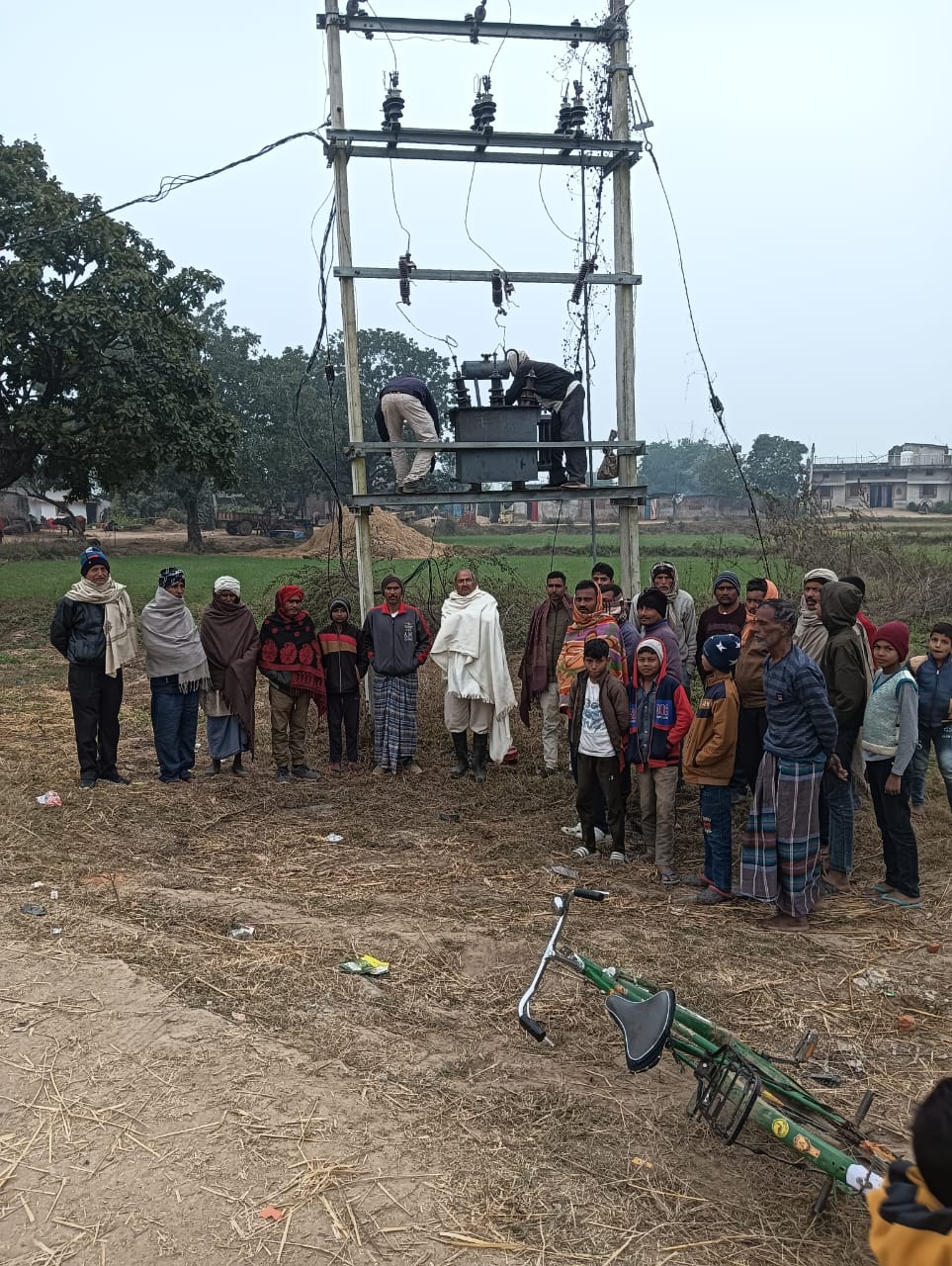 मुखिया सह मुखिया संघ अध्यक्ष की पहल से मझिगांवा में 25 केवीए का ट्रांसफार्मर स्थापित